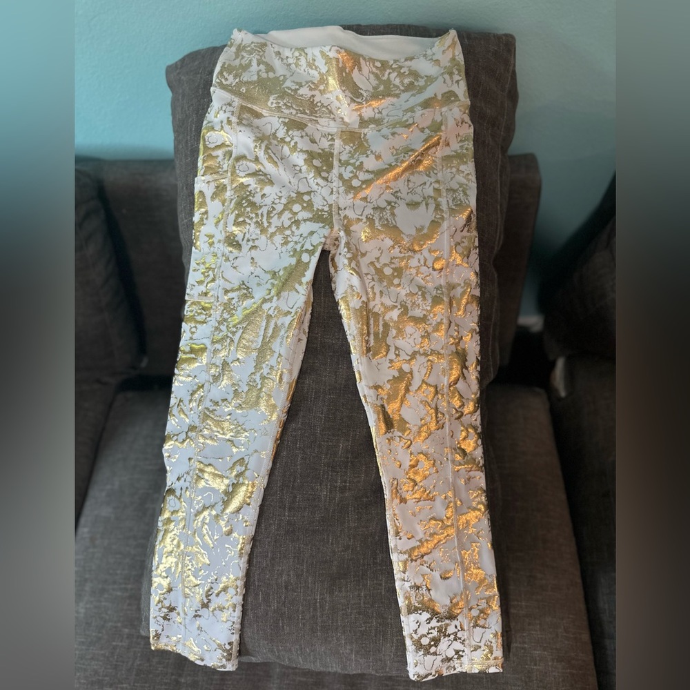Lilly Pulitzer Luxletic Weekender Leggings in Shoreline Foil!